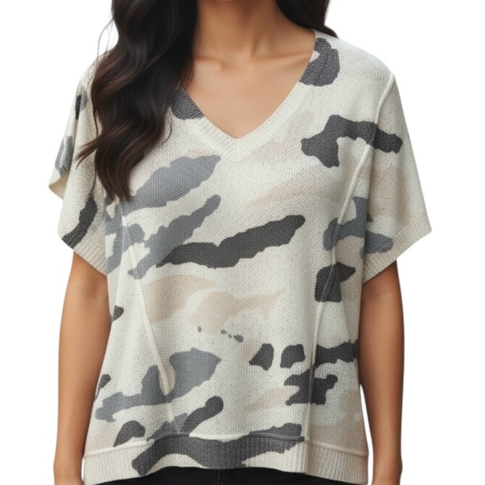 POL Woman’s Cream and Gray Knit Top